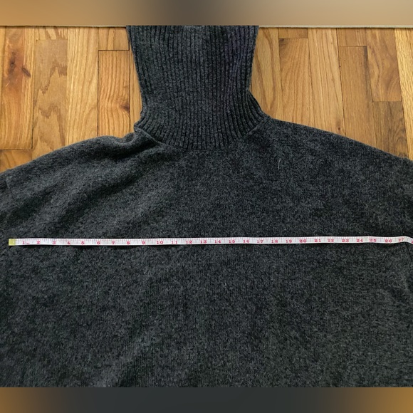 H&M grey turtleneck sweater - Picture 8 of 9